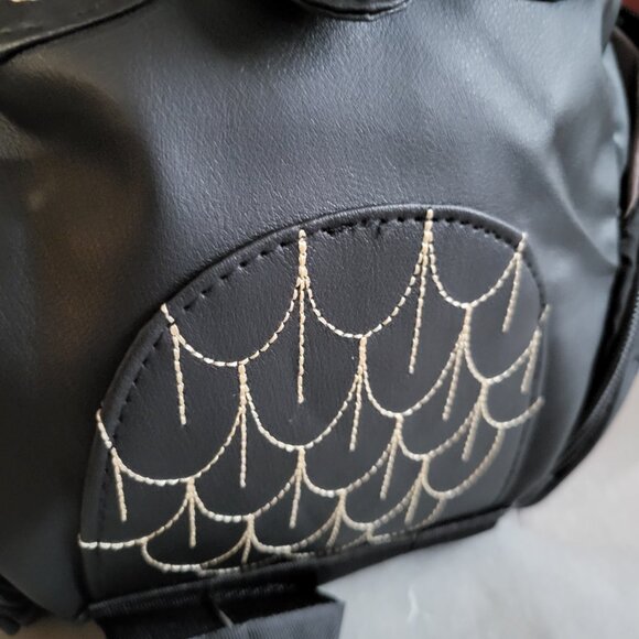 NWT SMALL VEGAN LEATHER OWL SLING BACKPACK - Picture 5 of 9